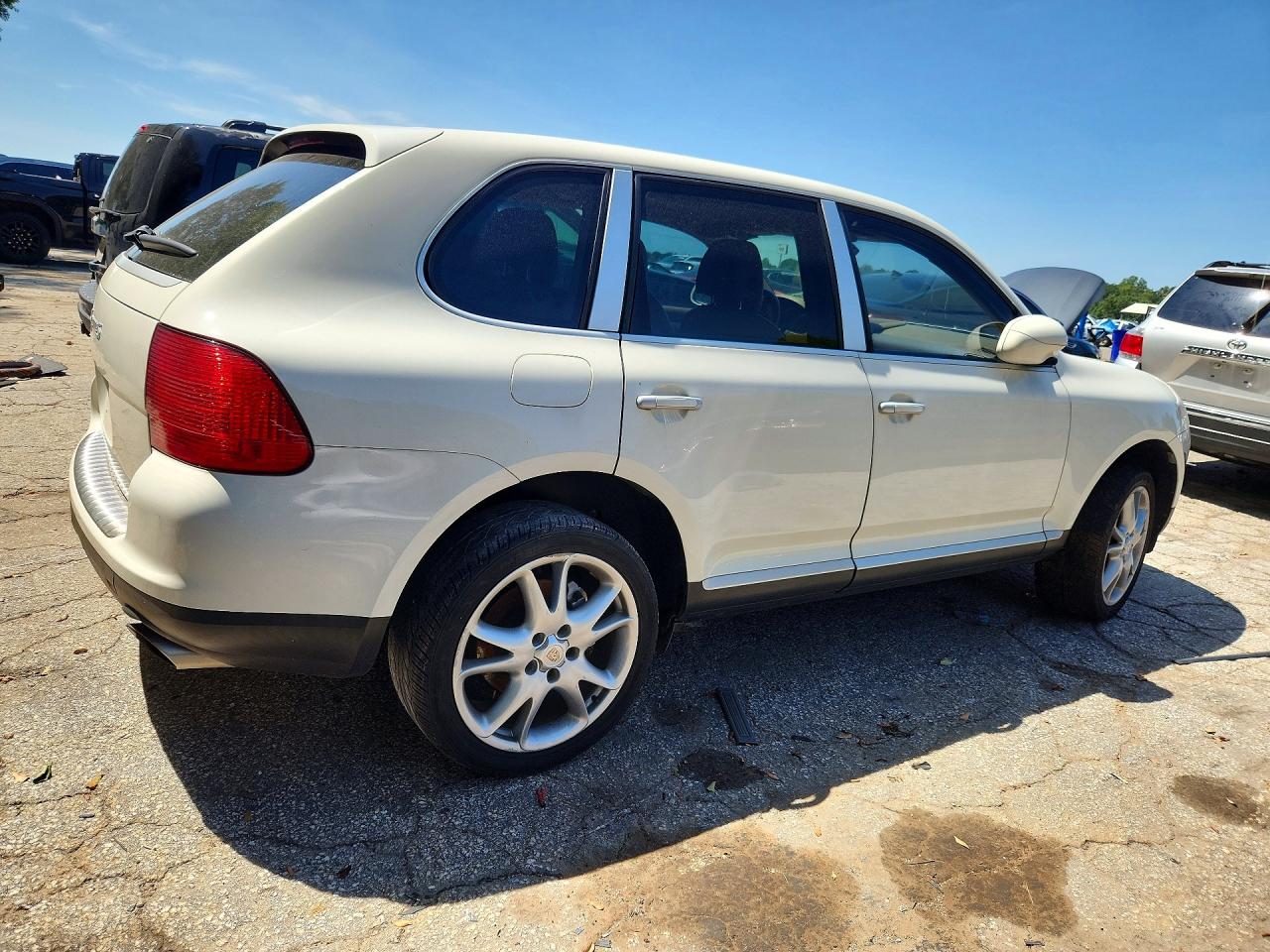 WP1AB29P14LA61127 · 2004 PORSCHE CAYENNE · 3/12