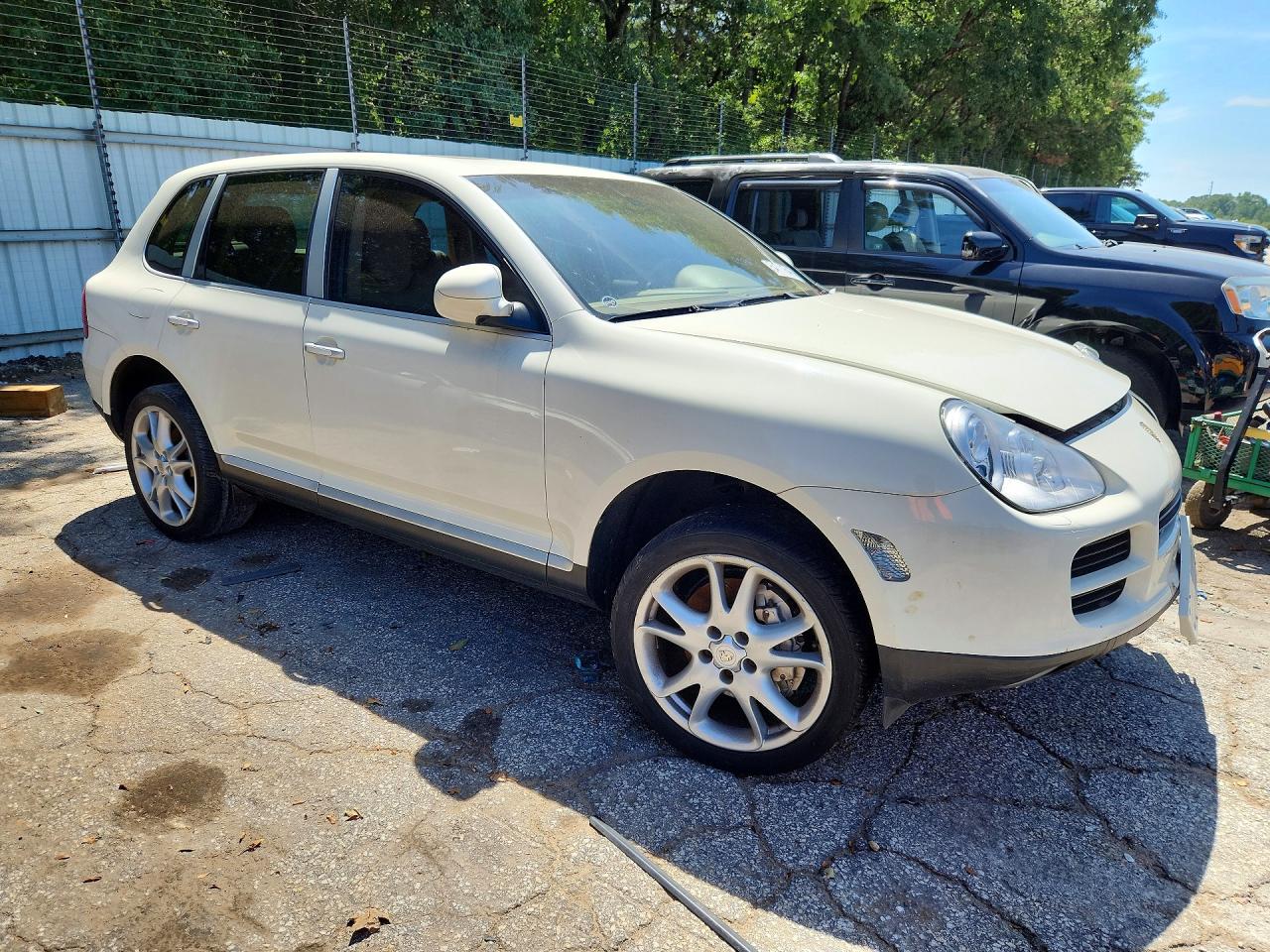 WP1AB29P14LA61127 · 2004 PORSCHE CAYENNE · 4/12
