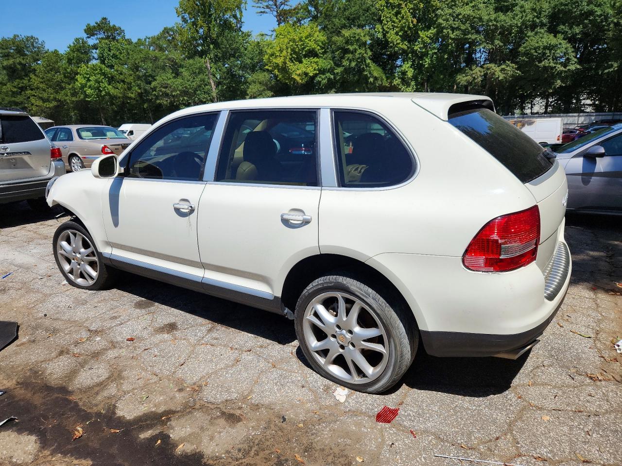 WP1AB29P14LA61127 · 2004 PORSCHE CAYENNE · 2/12