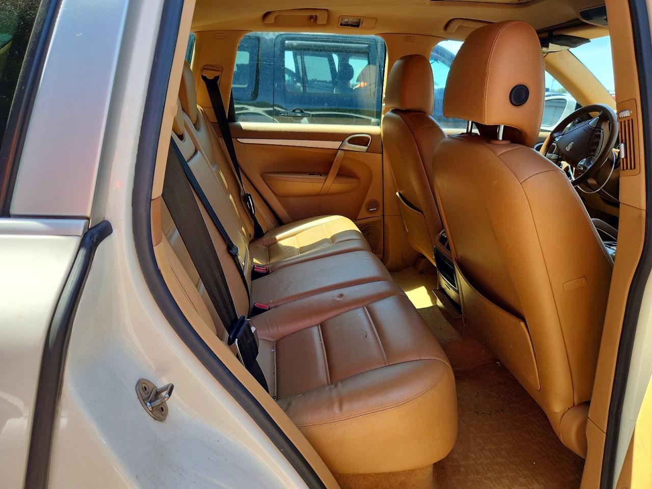 WP1AB29P14LA61127 · 2004 PORSCHE CAYENNE · 10/12