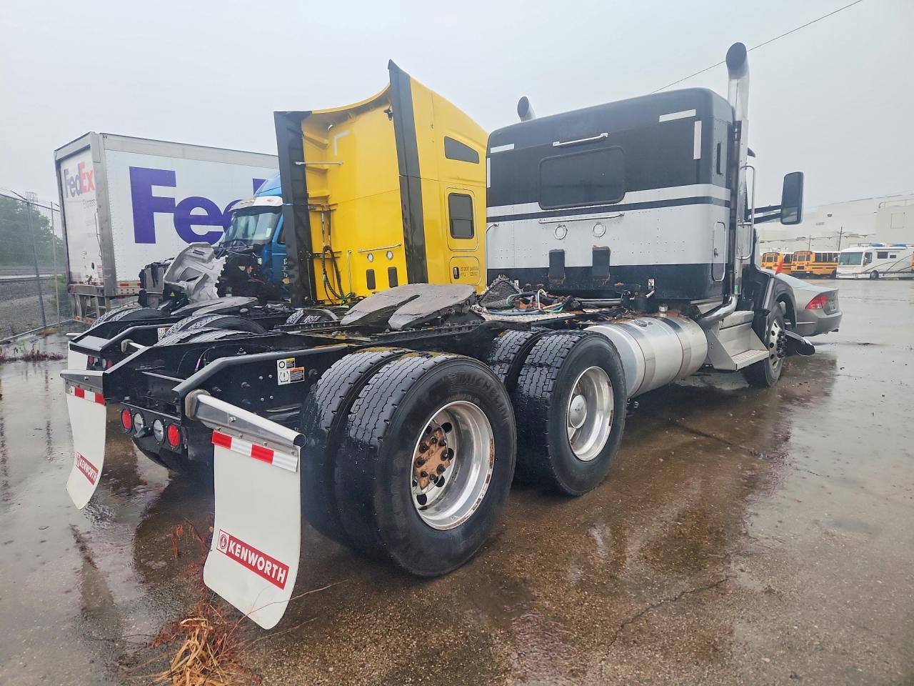 1XKYDP9X5SJ132561 · 2025 KENWORTH CONSTRUCTION · 3/13