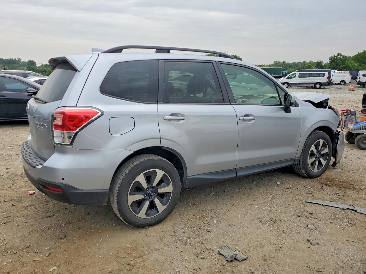 JF2SJAEC2HH483181 · 2017 SUBARU FORESTER · 3/13