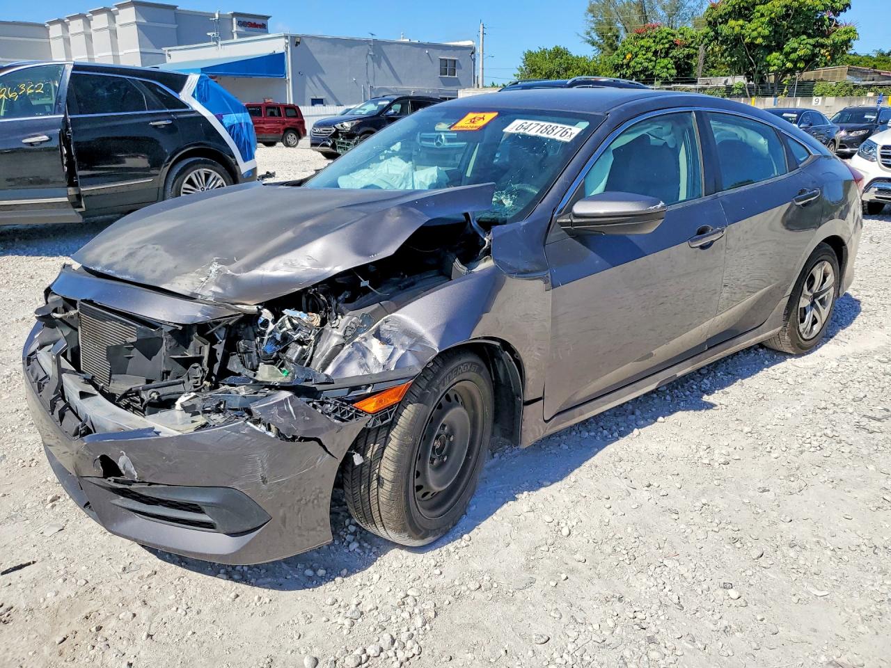 19XFC2F5XJE021656 · 2018 HONDA CIVIC