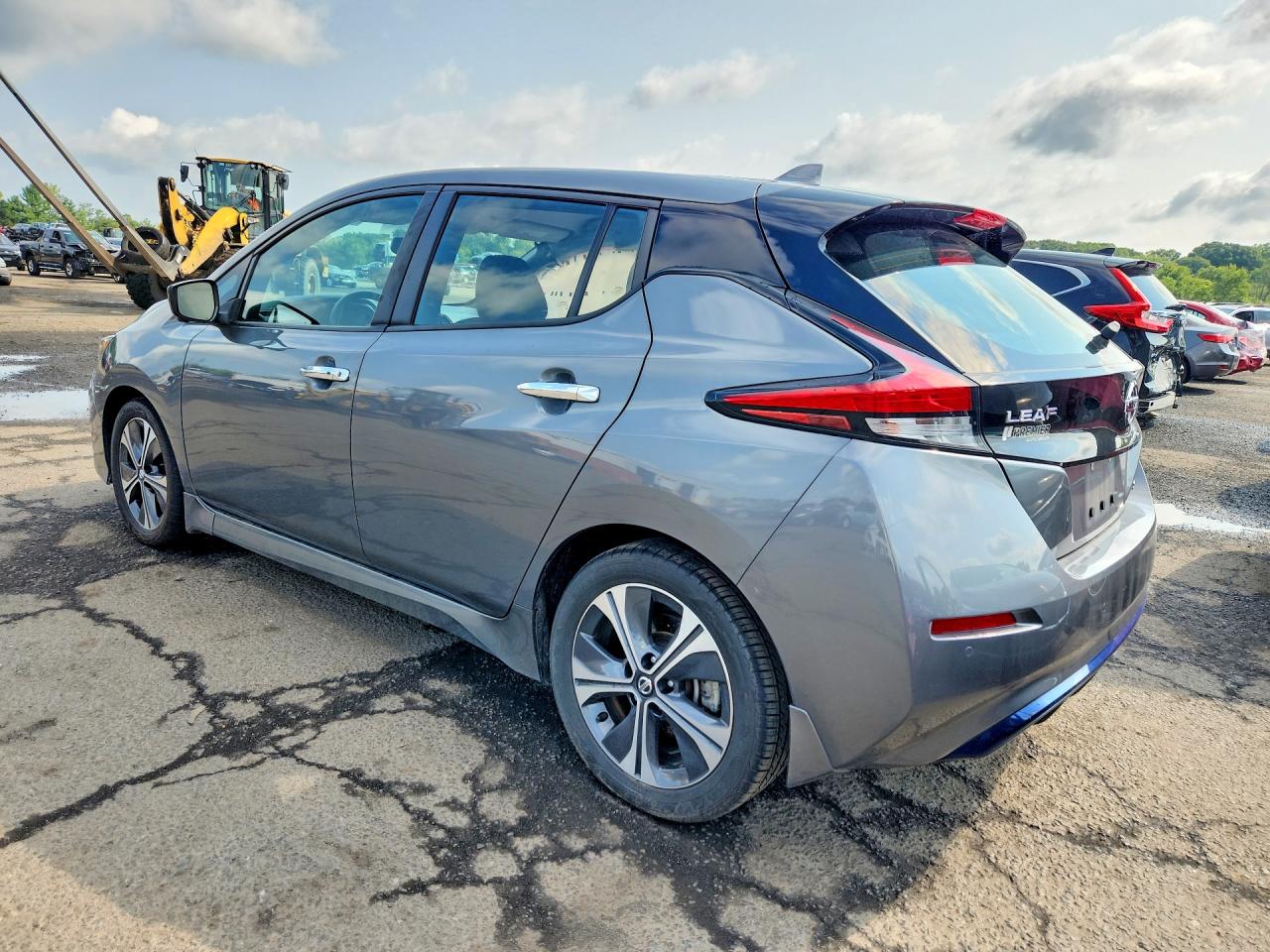 1N4AZ1CP1LC304911 · 2020 NISSAN LEAF · 2/12