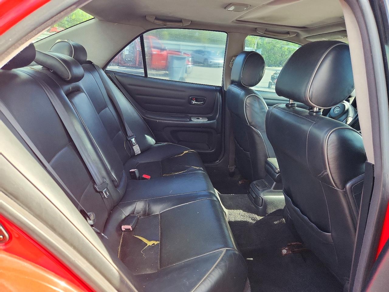 JTHBD192040089810 · 2004 LEXUS IS · 10/13