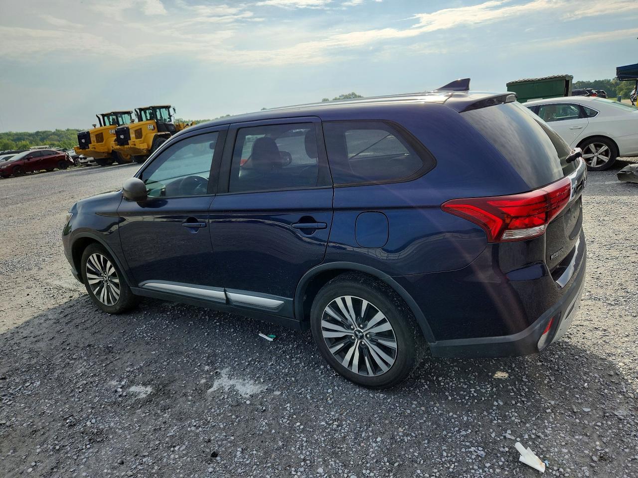 JA4AD2A32KZ013967 · 2019 MITSUBISHI OUTLANDER · 2/12