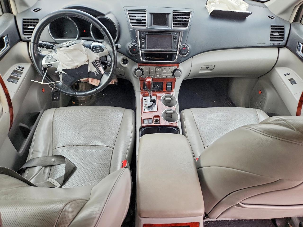5TDDK3EH0DS219765 · 2013 TOYOTA HIGHLANDER · 8/12