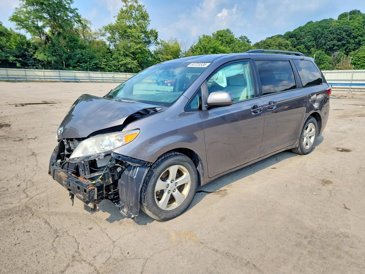 5TDKZ3DC1HS798196 · 2017 TOYOTA SIENNA