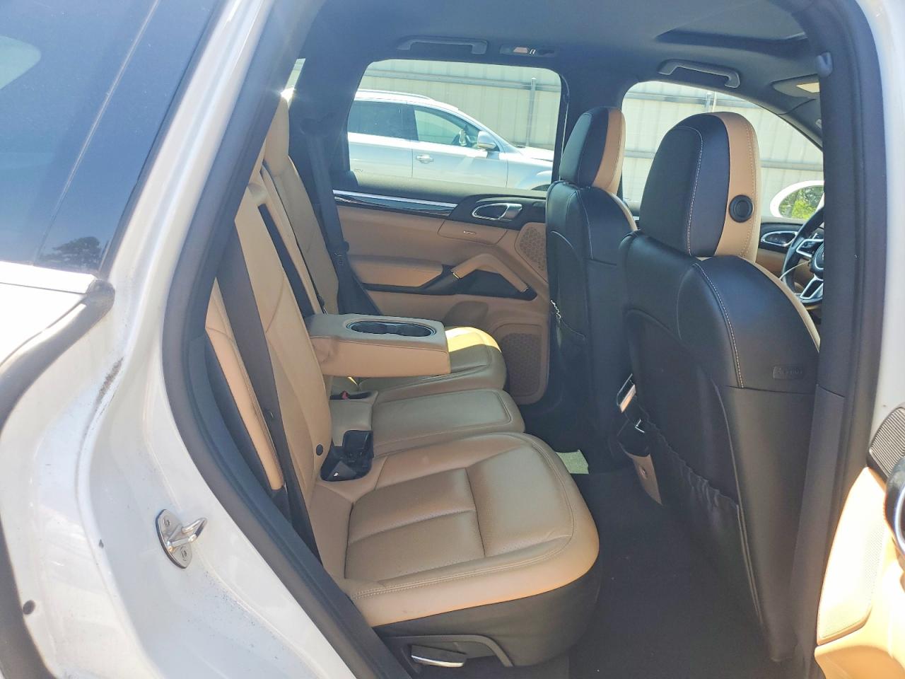 WP1AA2A22GLA04751 · 2016 PORSCHE CAYENNE · 10/12