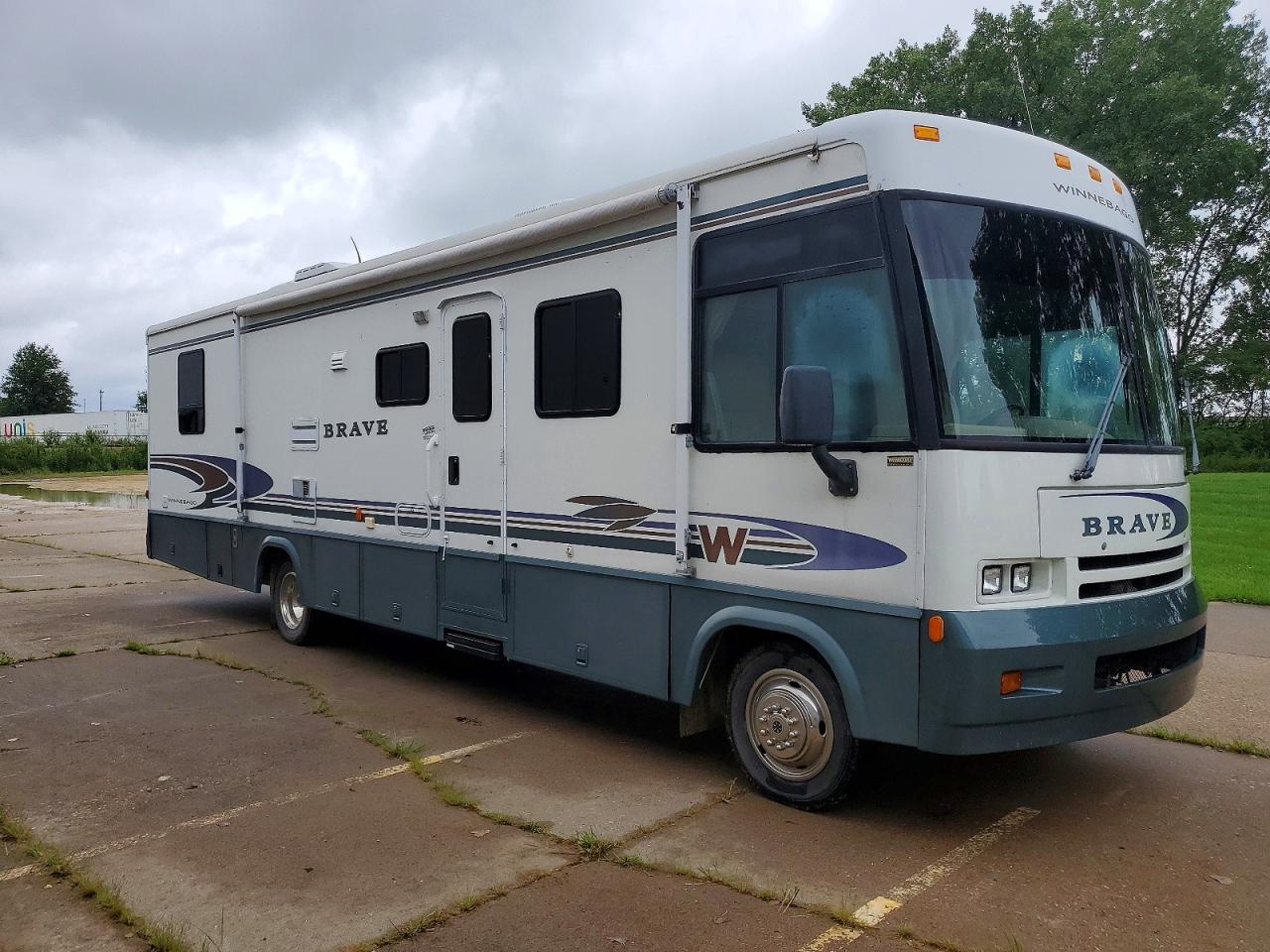 5B4LP37J0Y3322131 · 2000 WORKHORSE CUSTOM CHASSIS MOTORHOME CHASSIS
