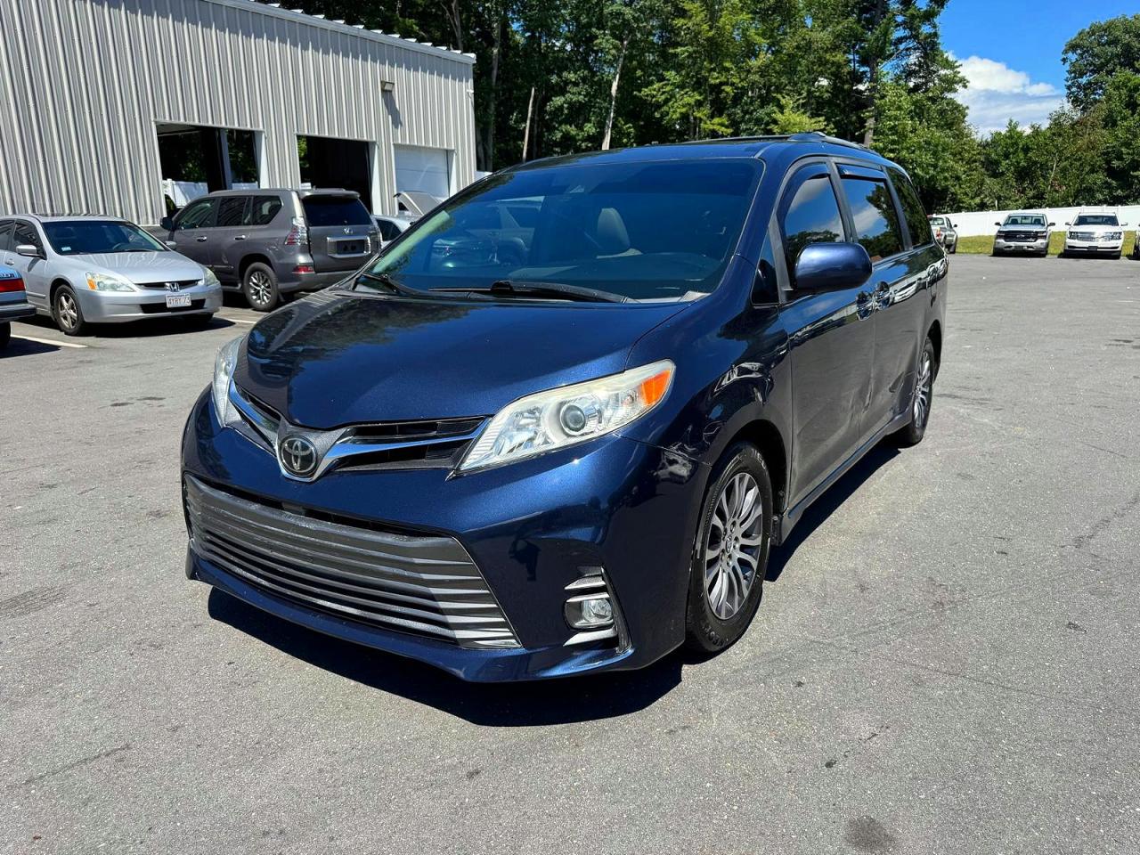 5TDYZ3DC4JS950391 · 2018 TOYOTA SIENNA