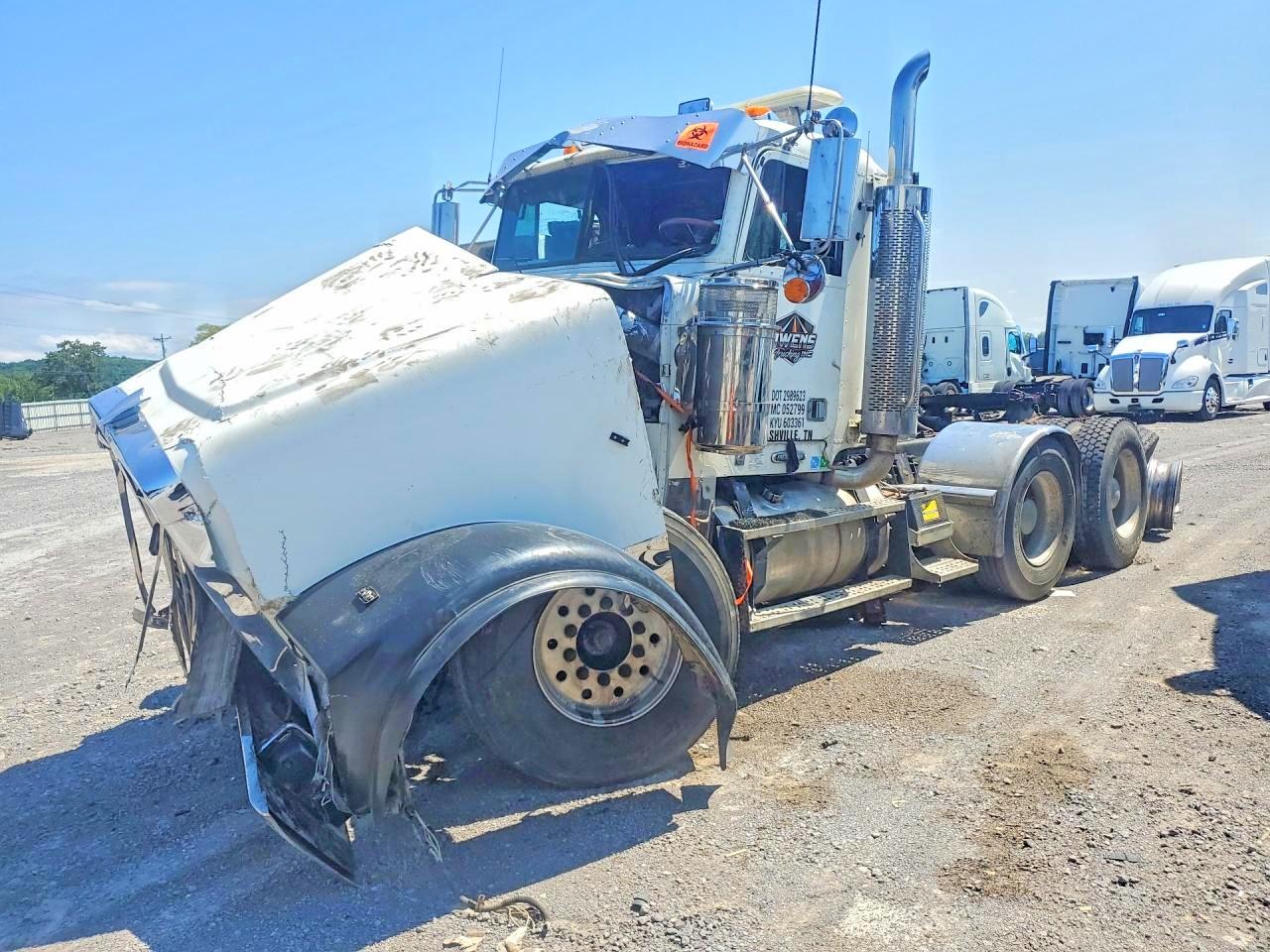 1FUGFXZB0XLA32266 · 1999 FREIGHTLINER CONVENTIONAL