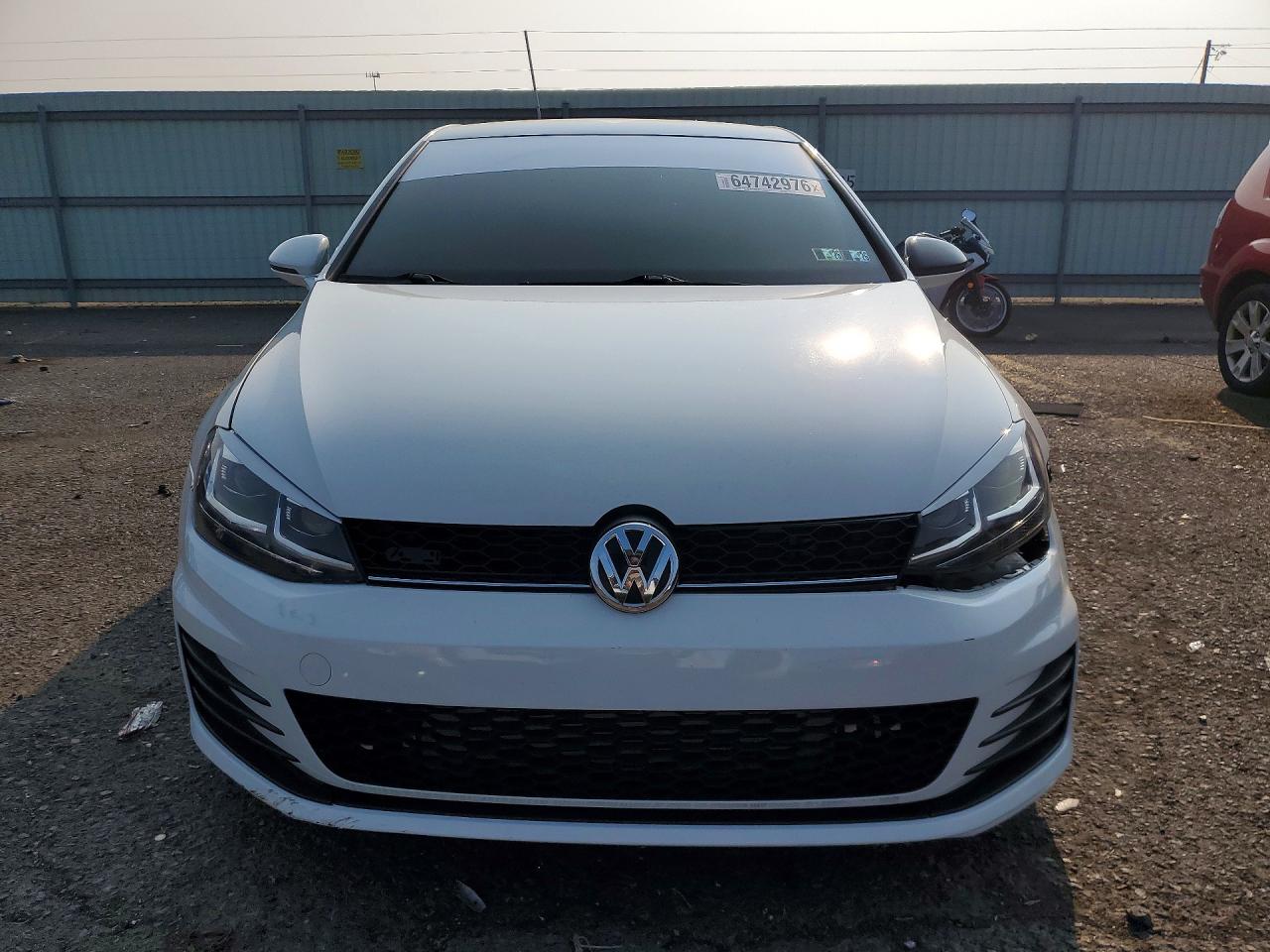 3VW5T7AU6GM039557 · 2016 VOLKSWAGEN GTI · 5/13