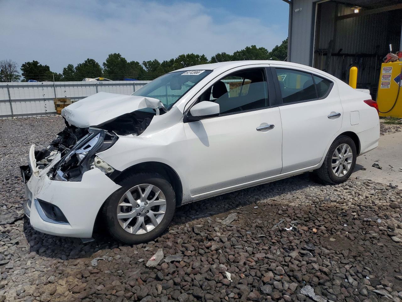 3N1CN7AP8JL881461 · 2018 NISSAN VERSA