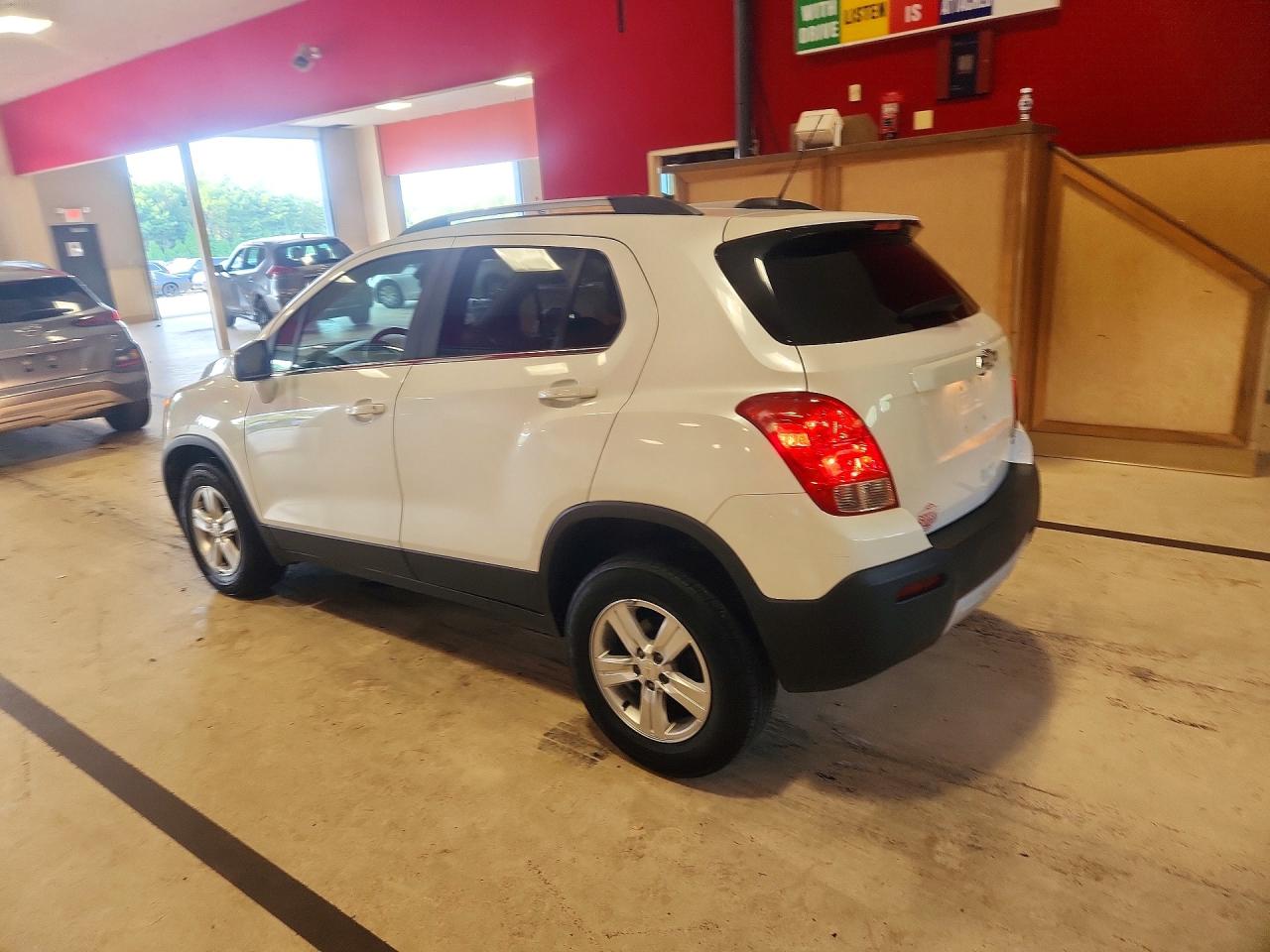 KL7CJPSB2GB632608 · 2016 CHEVROLET TRAX · 2/12