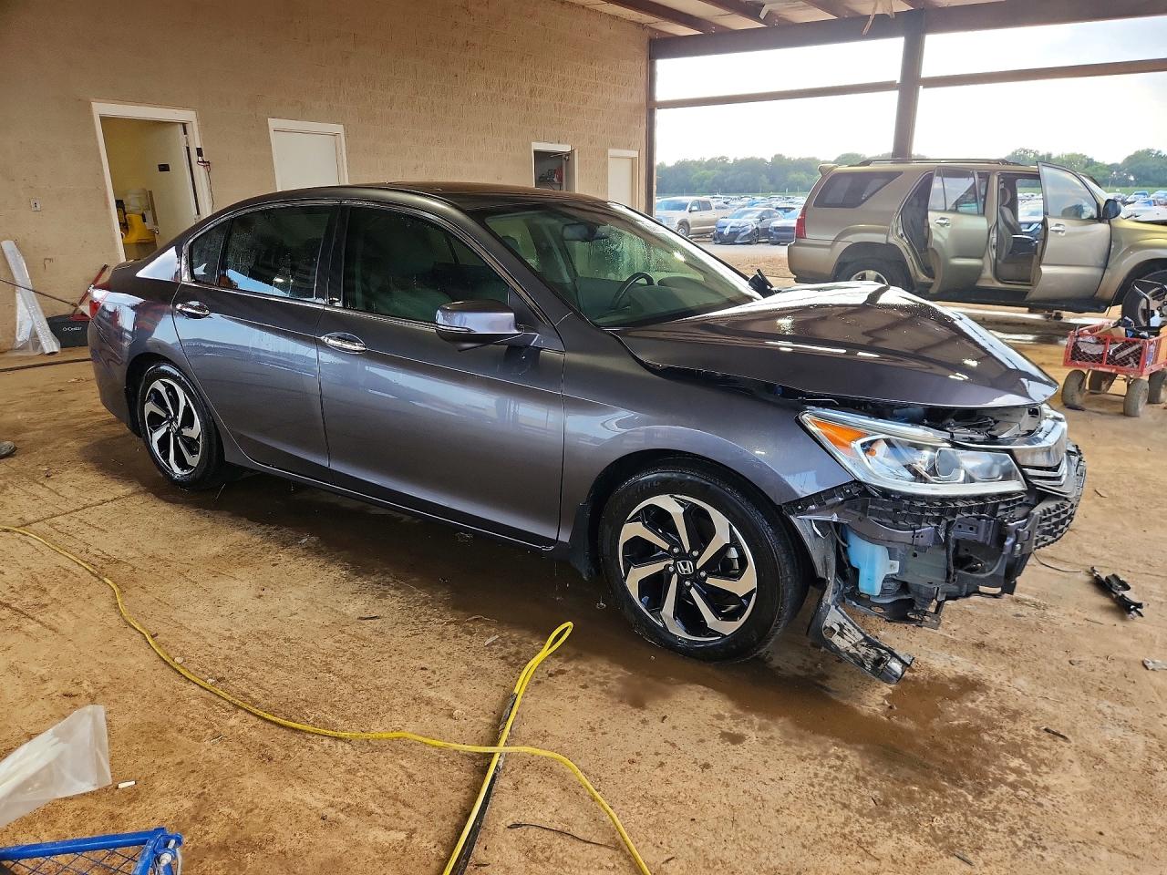 1HGCR2F80HA168532 · 2017 HONDA ACCORD · 4/12