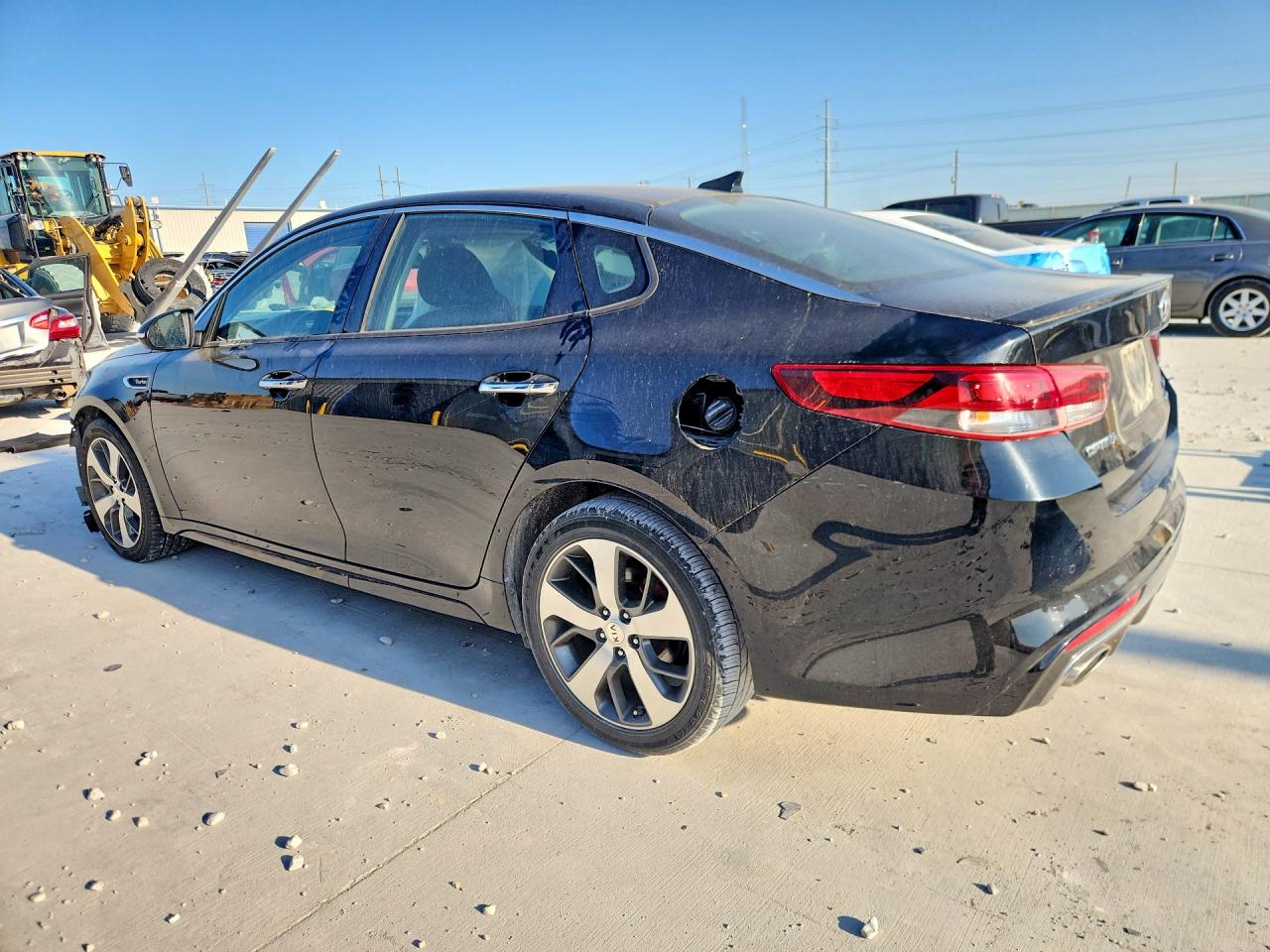 5XXGW4L20JG212334 · 2018 KIA OPTIMA · 2/13