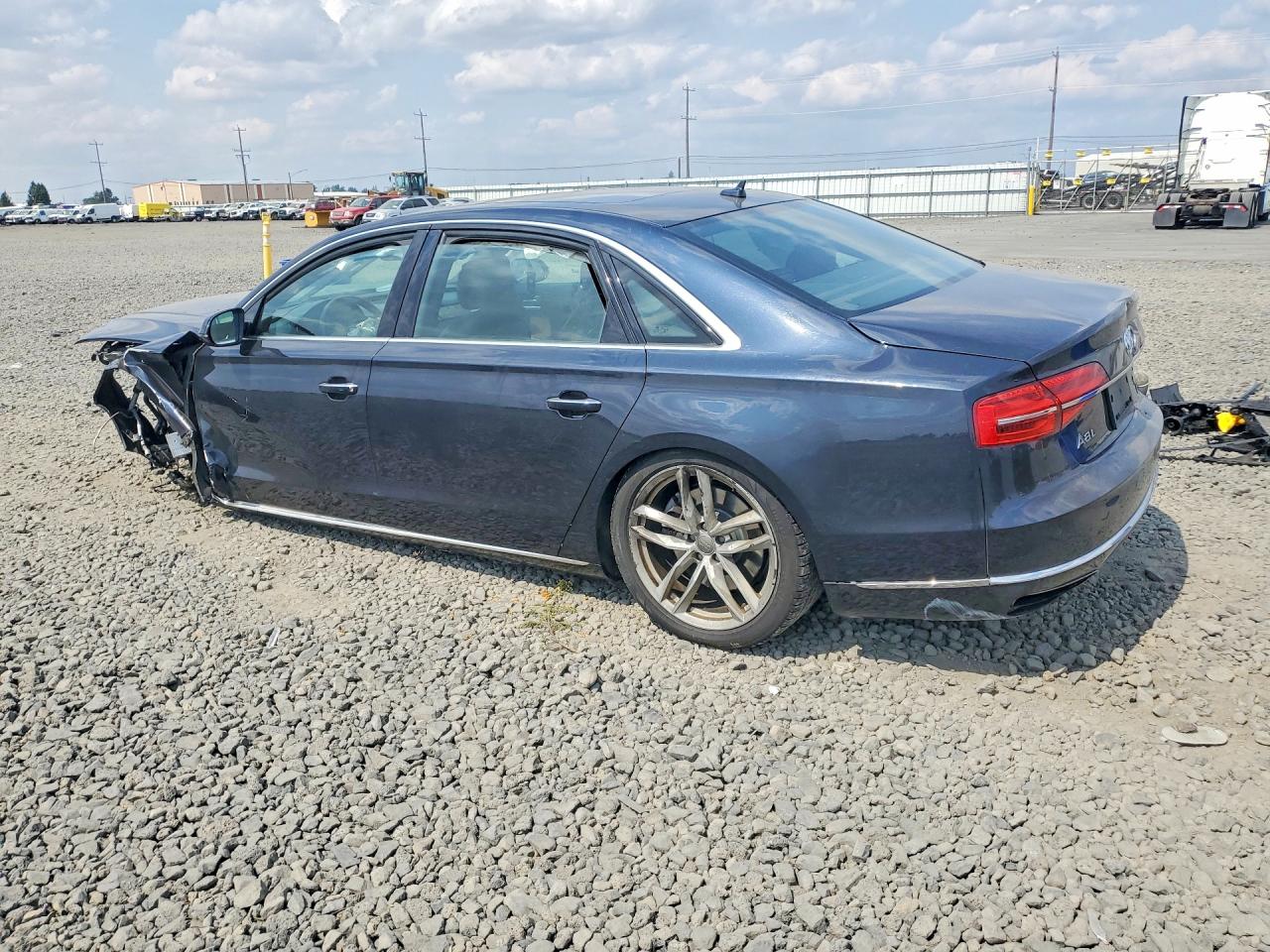 WAU32AFD9FN005519 · 2015 AUDI A8 · 2/12