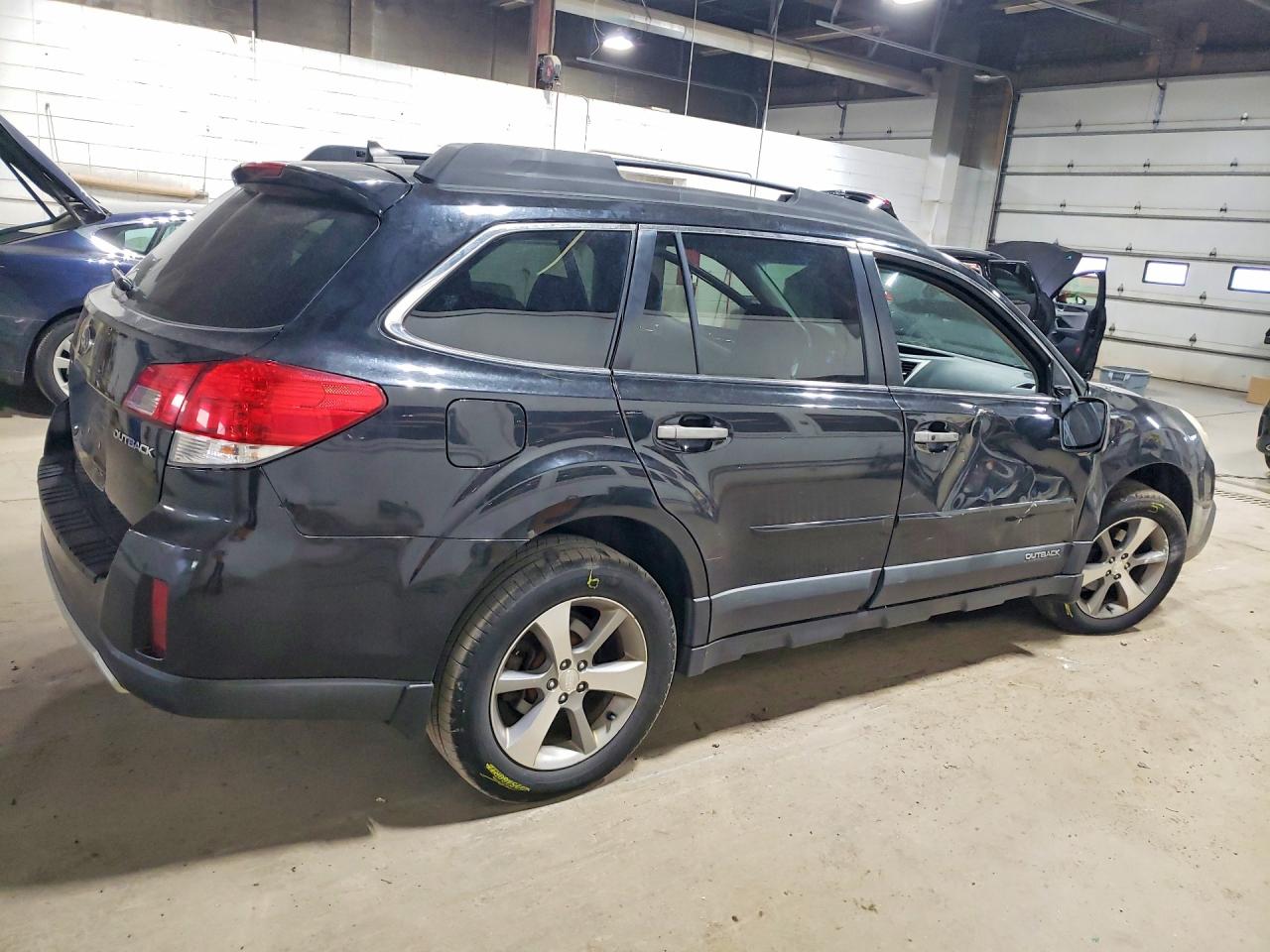 4S4BRCSC4D3286720 · 2013 SUBARU OUTBACK · 3/13