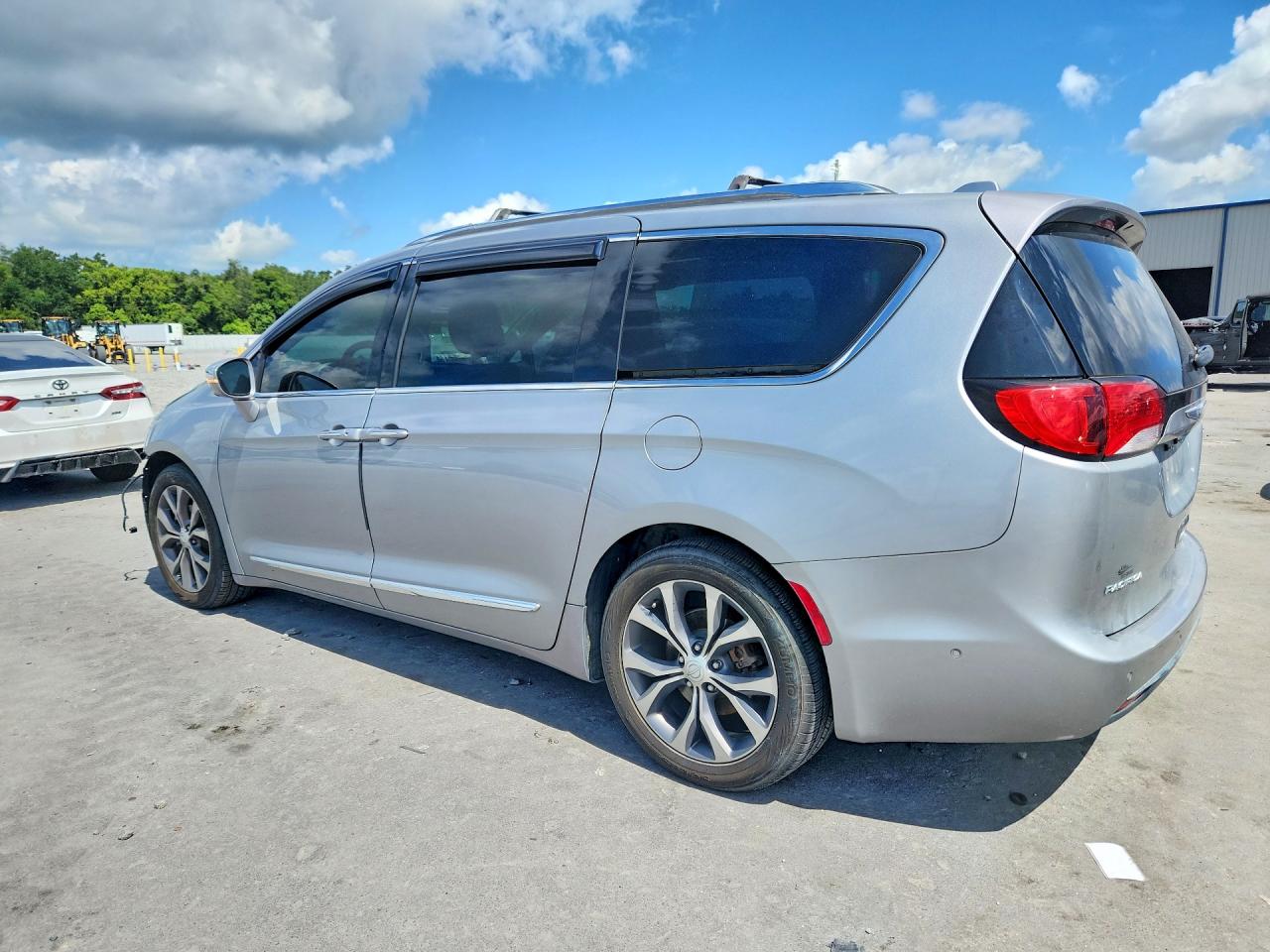 2C4RC1GGXHR505083 · 2017 CHRYSLER PACIFICA · 2/14