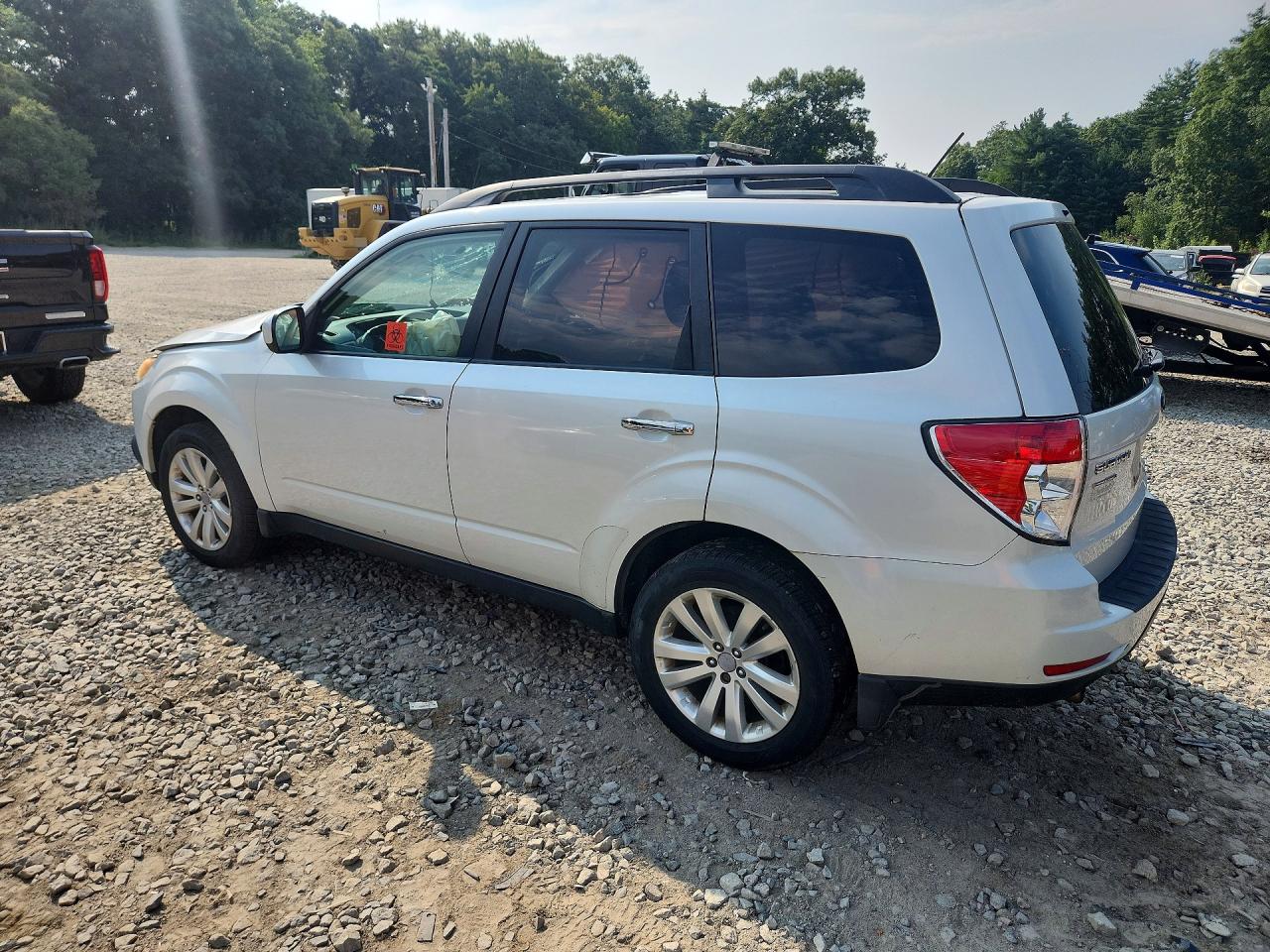 JF2SHAFC8BH735274 · 2011 SUBARU FORESTER · 2/12