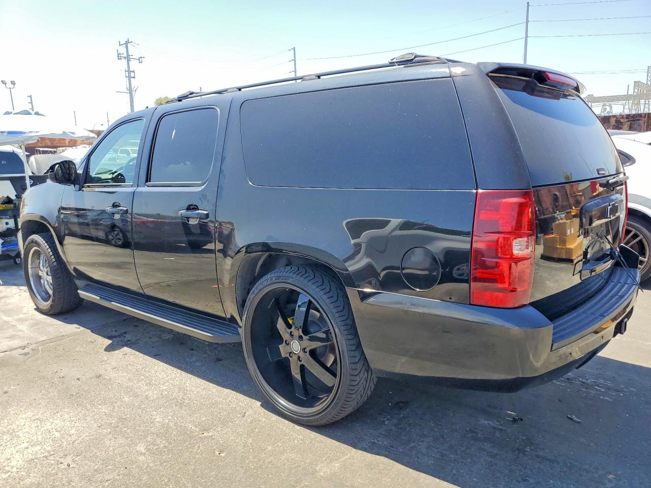1GNFC16J27R205596 · 2007 CHEVROLET SUBURBAN · 2/13