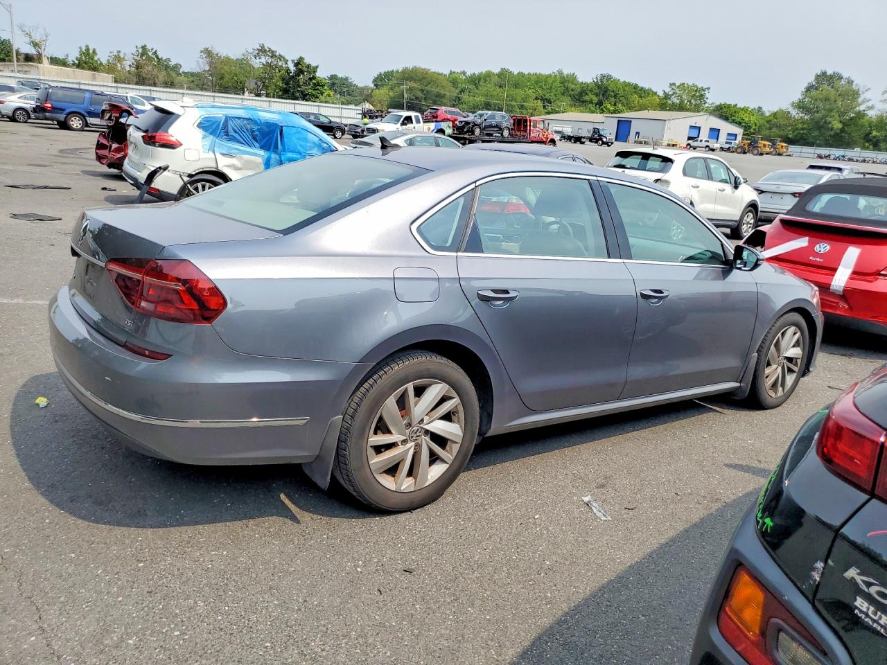 1VWBA7A3XJC044124 · 2018 VOLKSWAGEN PASSAT · 3/13