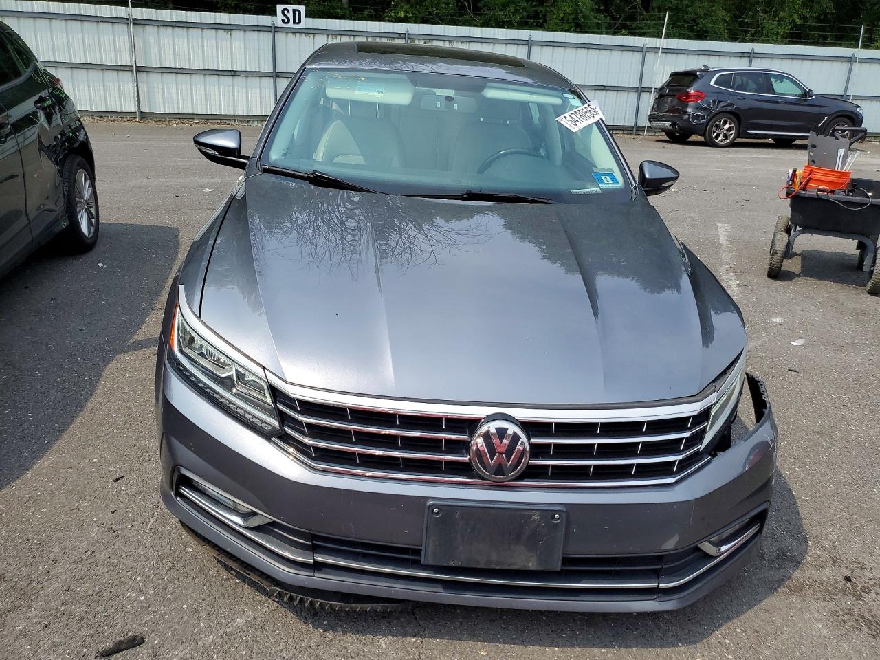 1VWBA7A3XJC044124 · 2018 VOLKSWAGEN PASSAT · 5/13