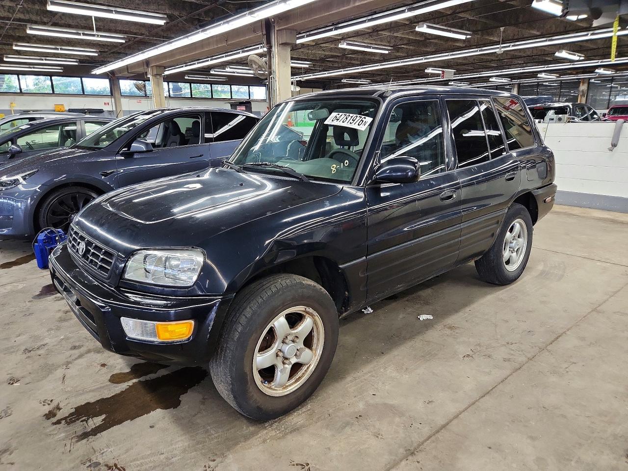 JT3HP10V5Y7151844 · 2000 TOYOTA RAV4