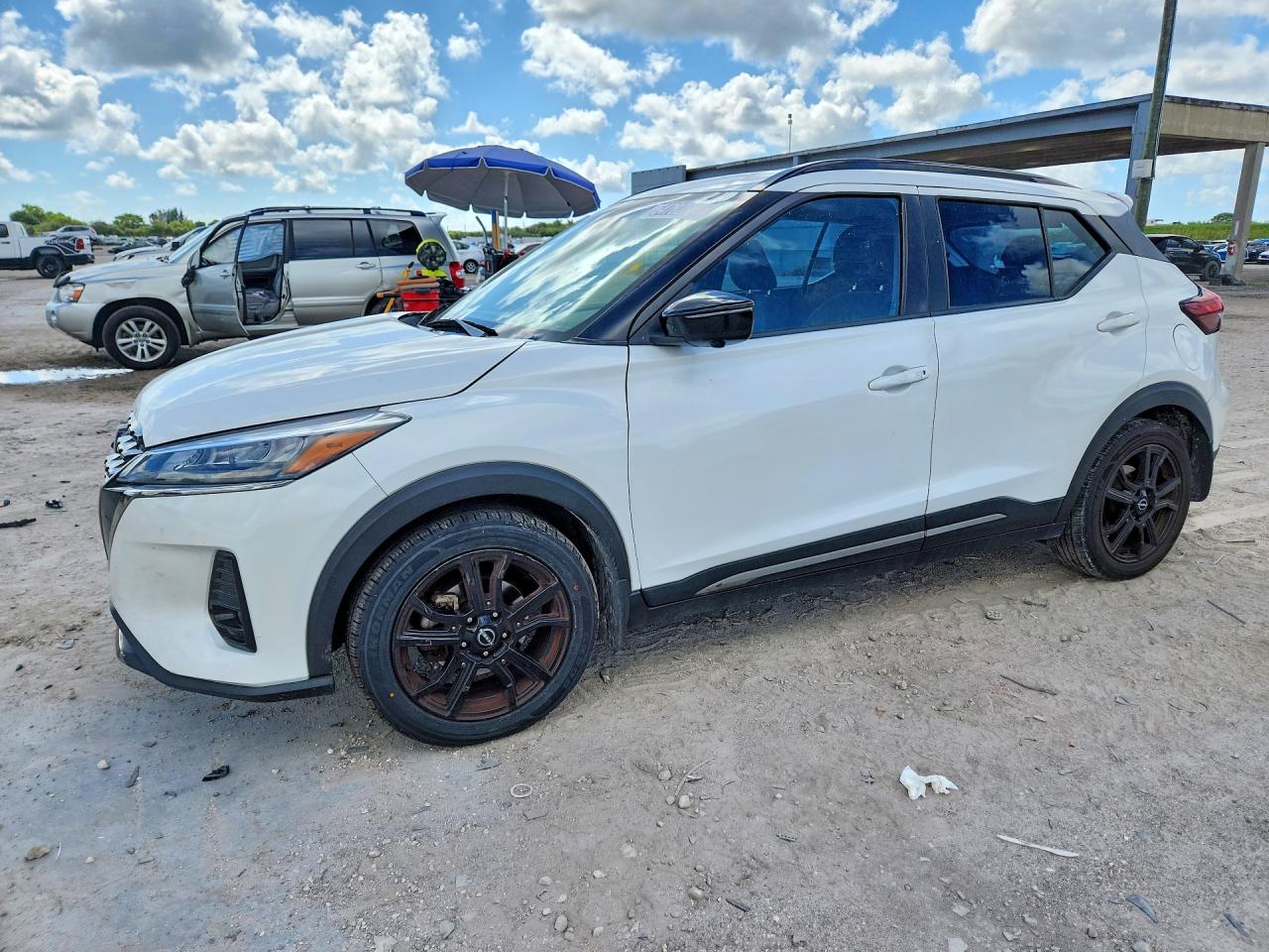 3N1CP5DV2NL491583 · 2022 NISSAN KICKS