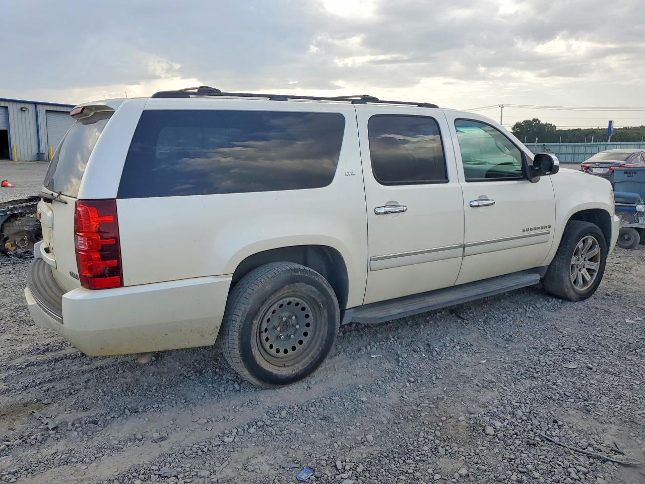 1GNUCKE02AR134364 · 2010 CHEVROLET SUBURBAN · 3/13