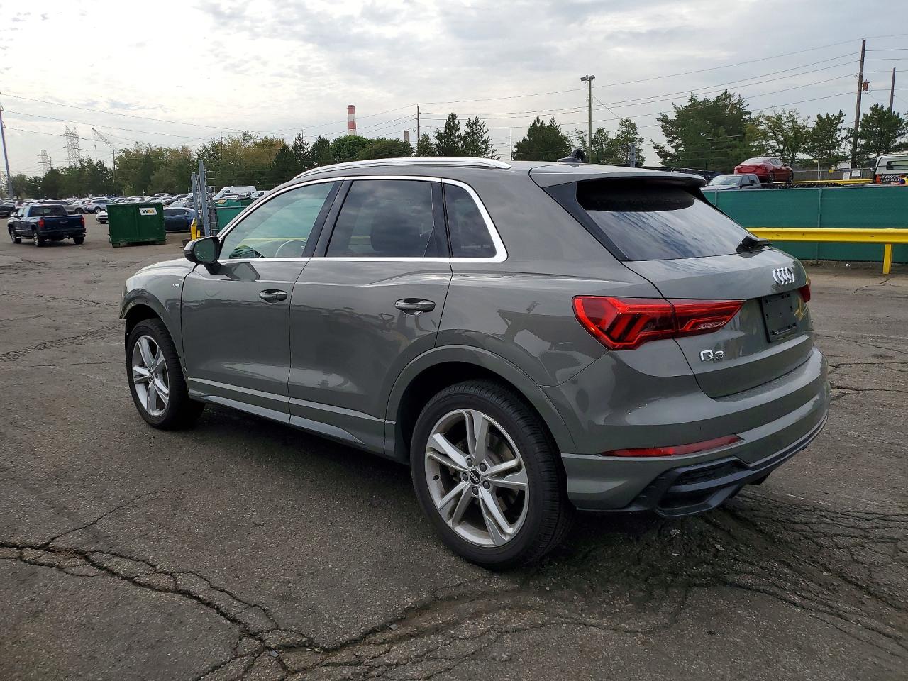 WA1EECF39M1045460 · 2021 AUDI Q3 · 2/12
