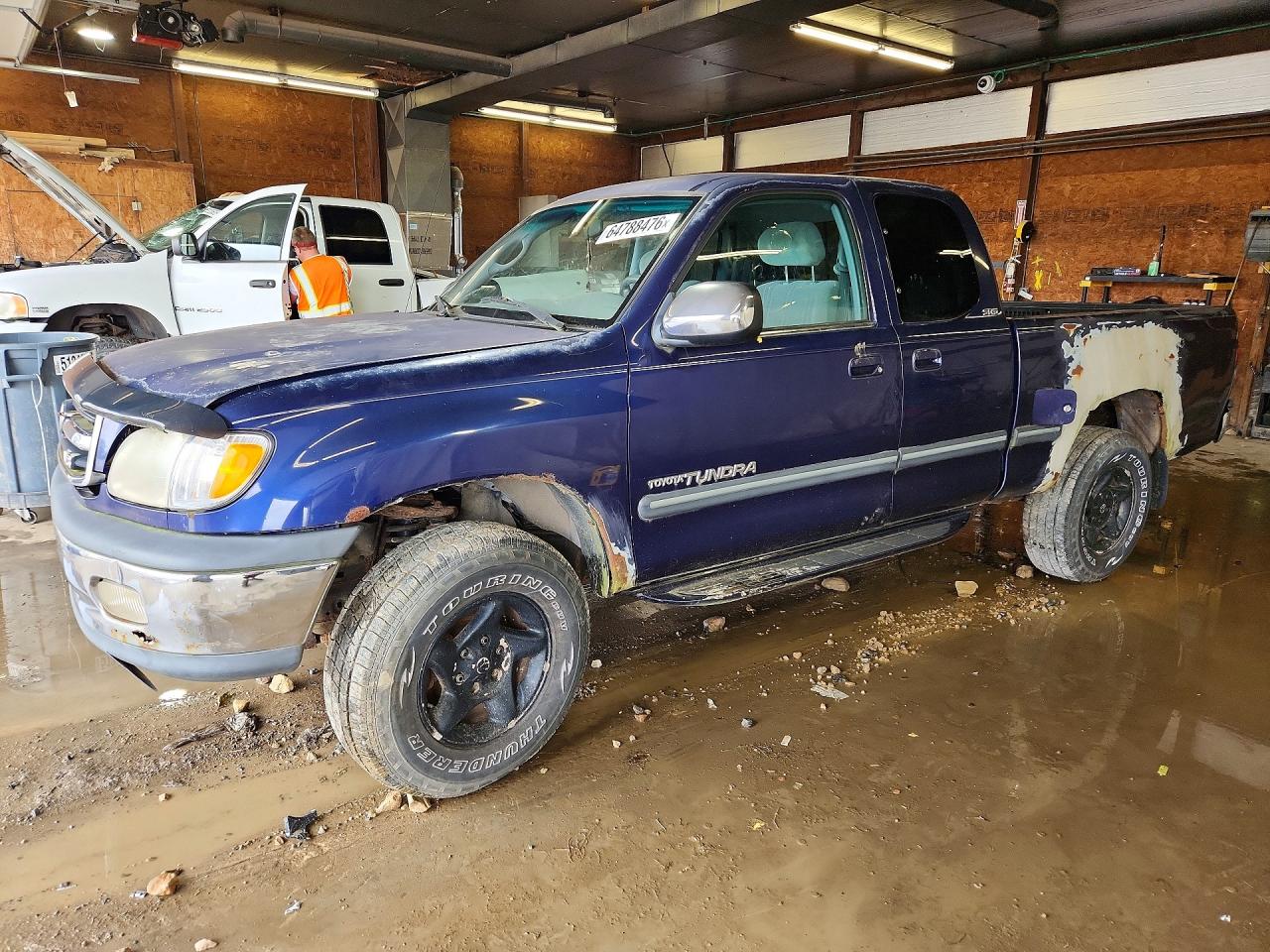 5TBBT4413YS002384 · 2000 TOYOTA TUNDRA