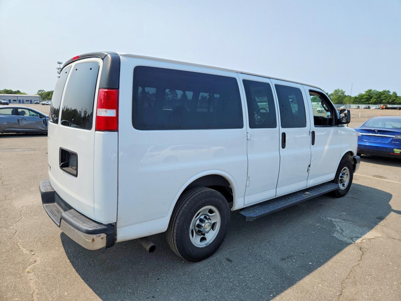 1GAZGMFFXG1233340 · 2016 CHEVROLET EXPRESS G3500 · 3/13
