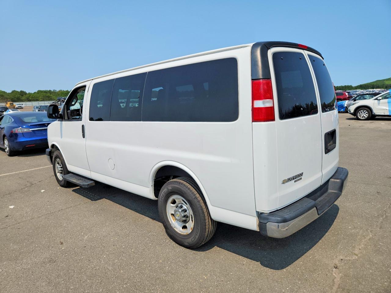 1GAZGMFFXG1233340 · 2016 CHEVROLET EXPRESS G3500 · 2/13