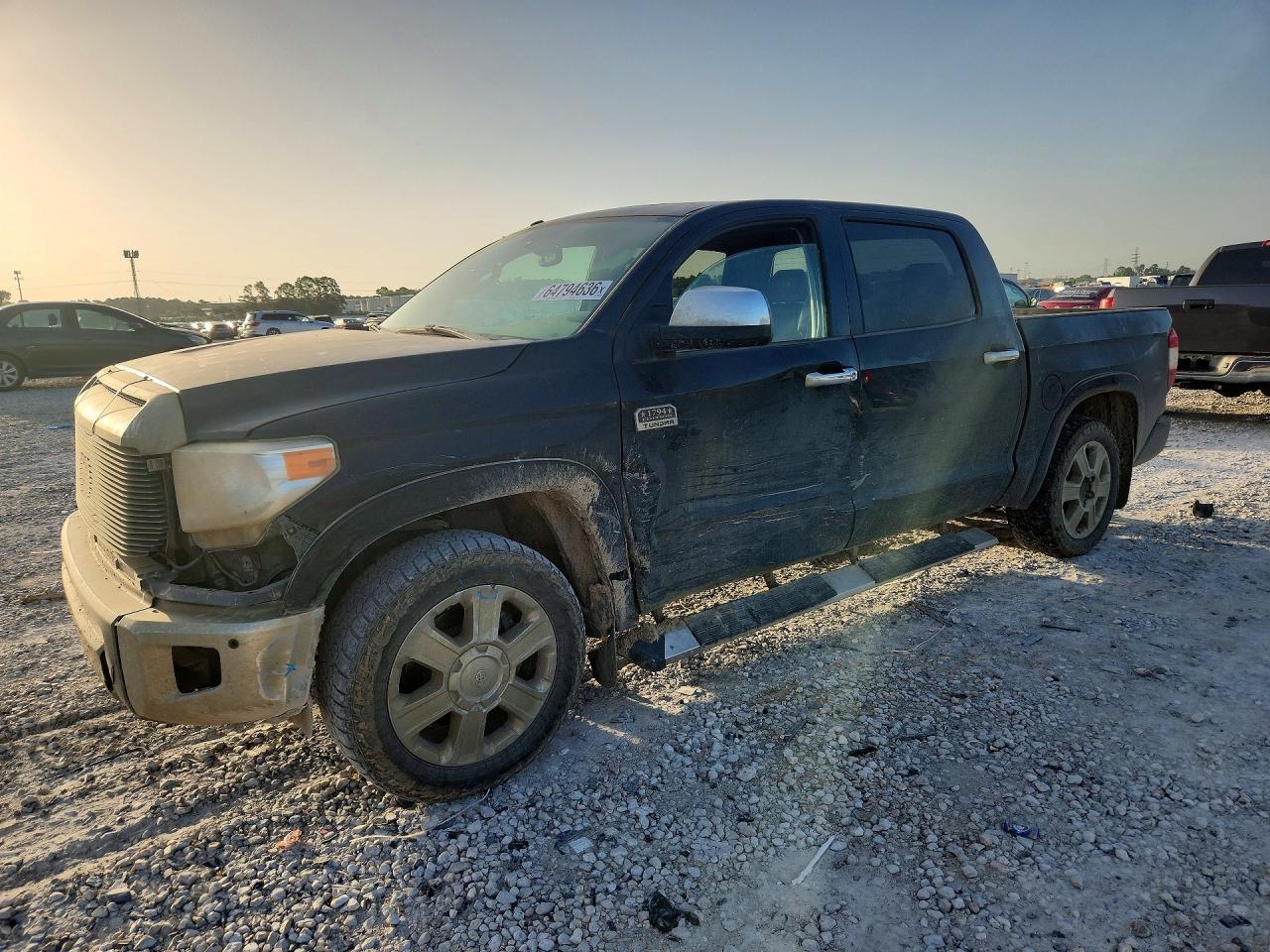 5TFGW5F18HX221990 · 2017 TOYOTA TUNDRA