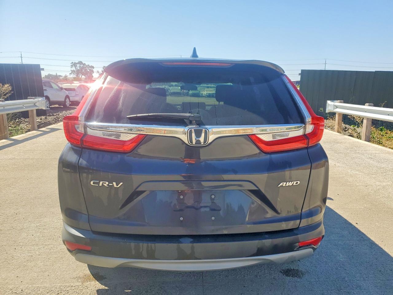 2HKRW2H53JH620086 · 2018 HONDA CR-V · 6/13