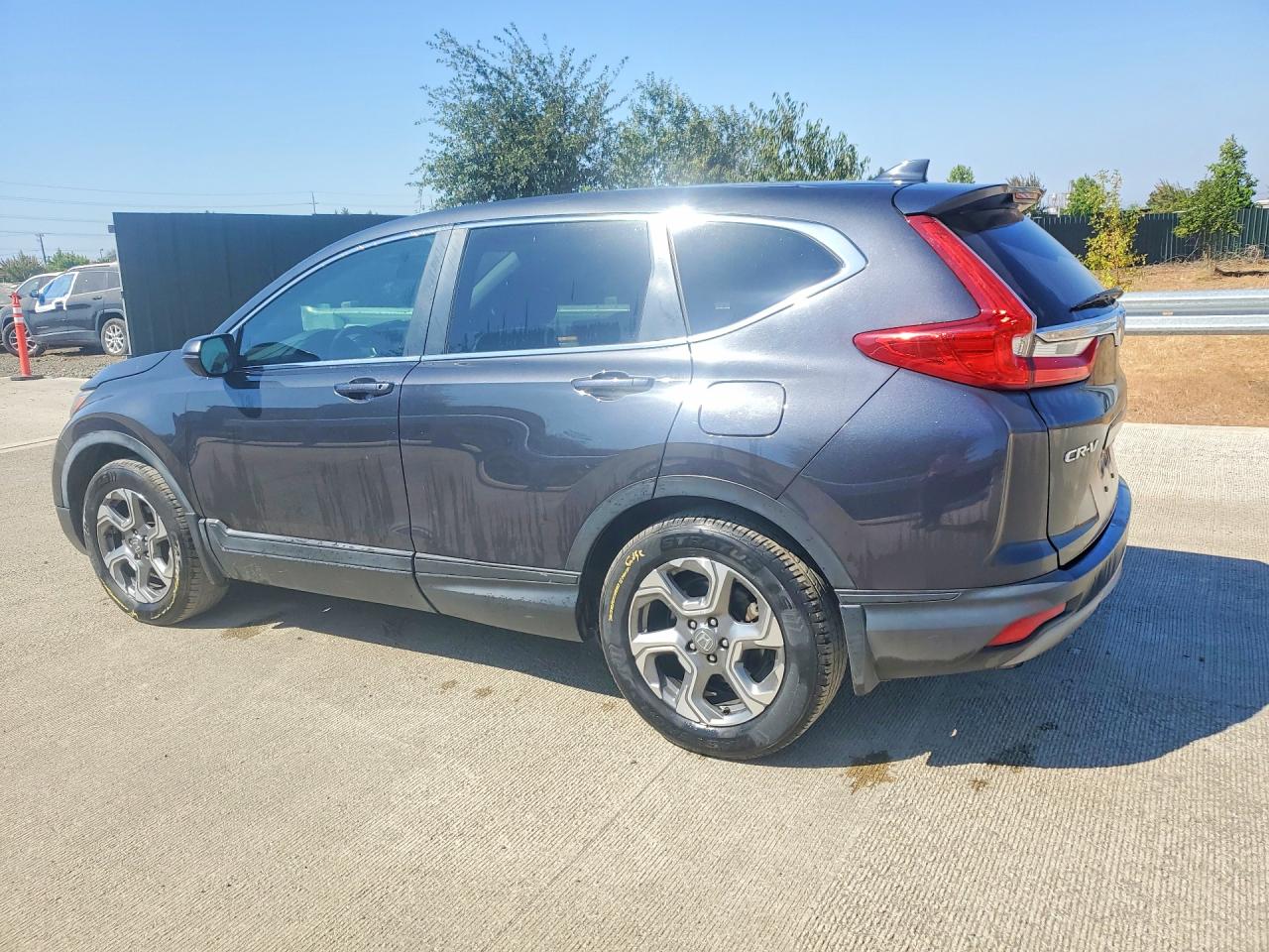 2HKRW2H53JH620086 · 2018 HONDA CR-V · 2/13