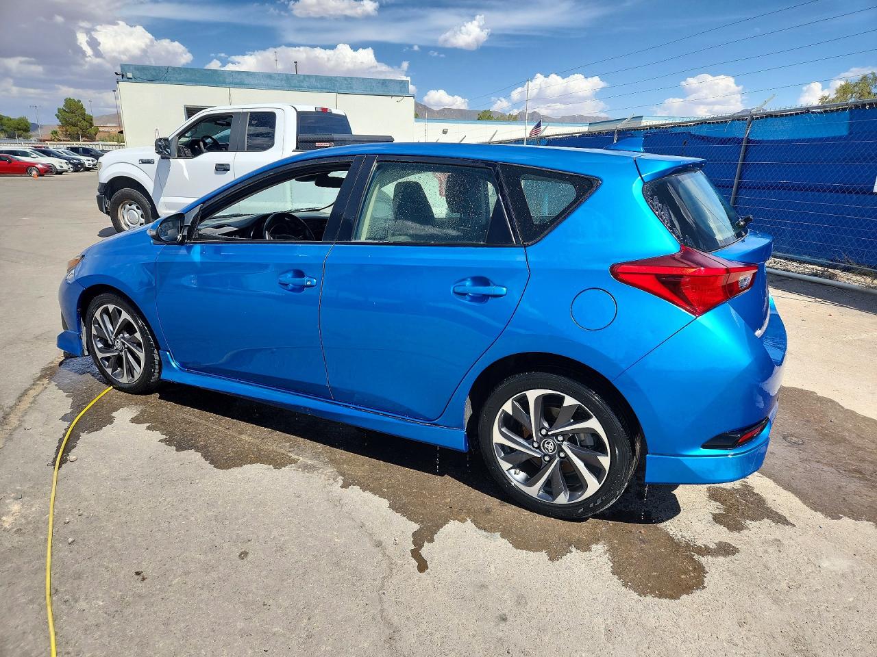 JTNKARJE9JJ563365 · 2018 TOYOTA COROLLA IM · 2/13