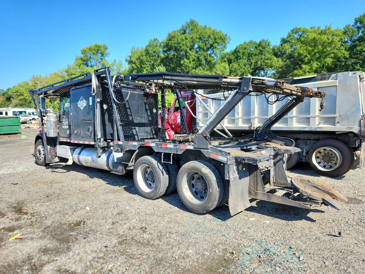1FVNDXYB41PH58223 · 2001 FREIGHTLINER CONVENTIONAL · 2/13