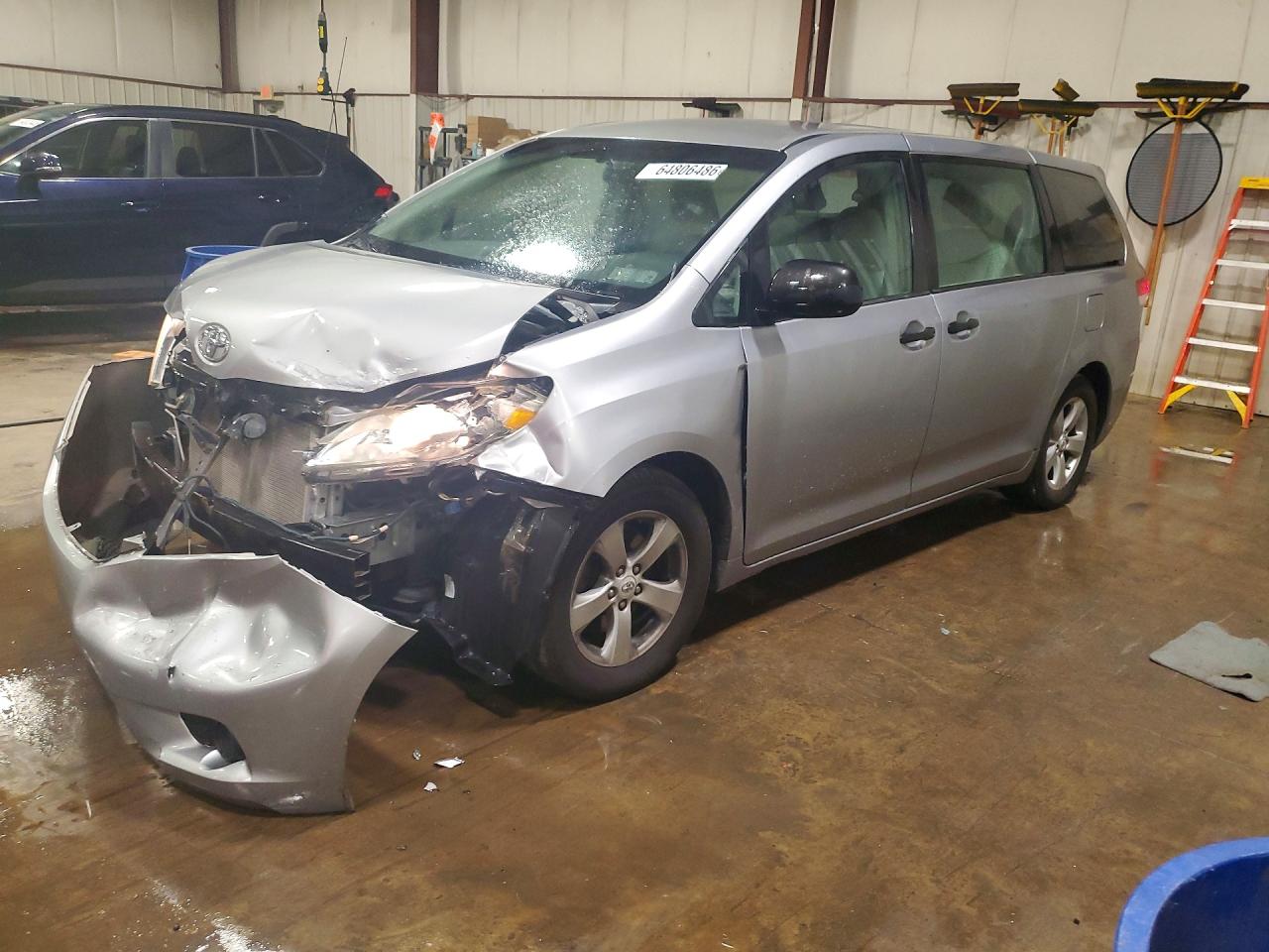 5TDZK3DC0BS011331 · 2011 TOYOTA SIENNA