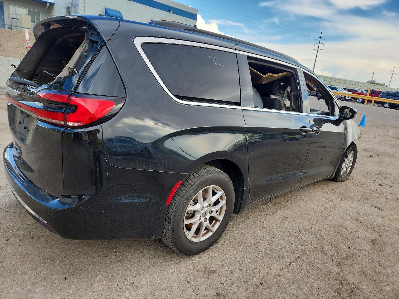 2C4RC1BGXNR185685 · 2022 CHRYSLER PACIFICA · 3/12