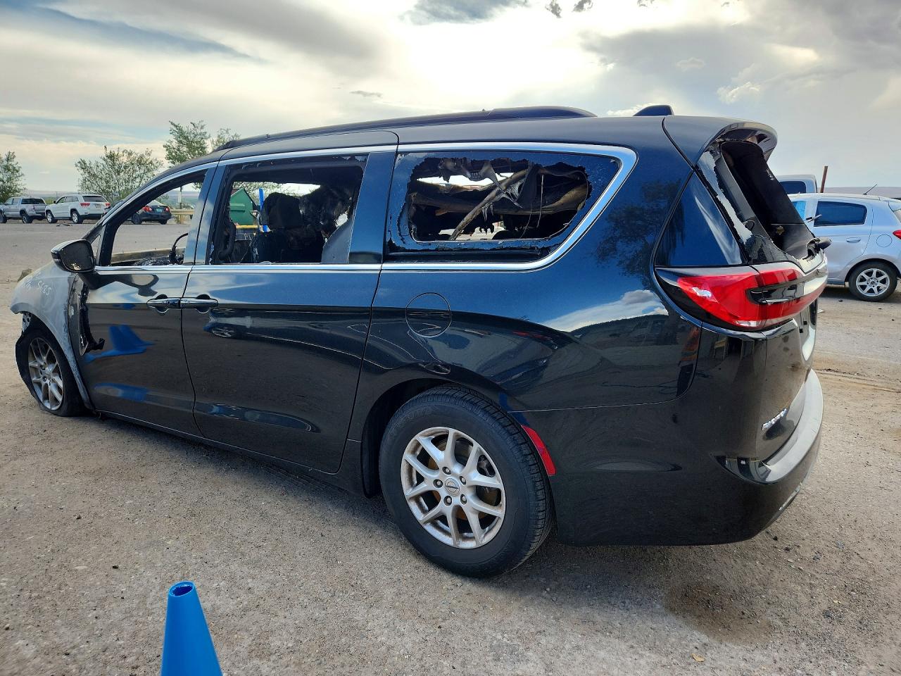 2C4RC1BGXNR185685 · 2022 CHRYSLER PACIFICA · 2/12