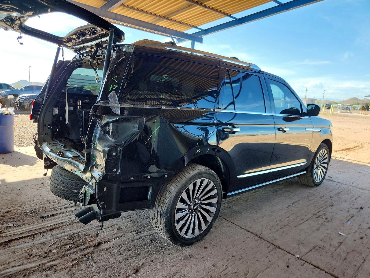5LMJJ2LT0KEL24051 · 2019 LINCOLN NAVIGATOR · 3/13