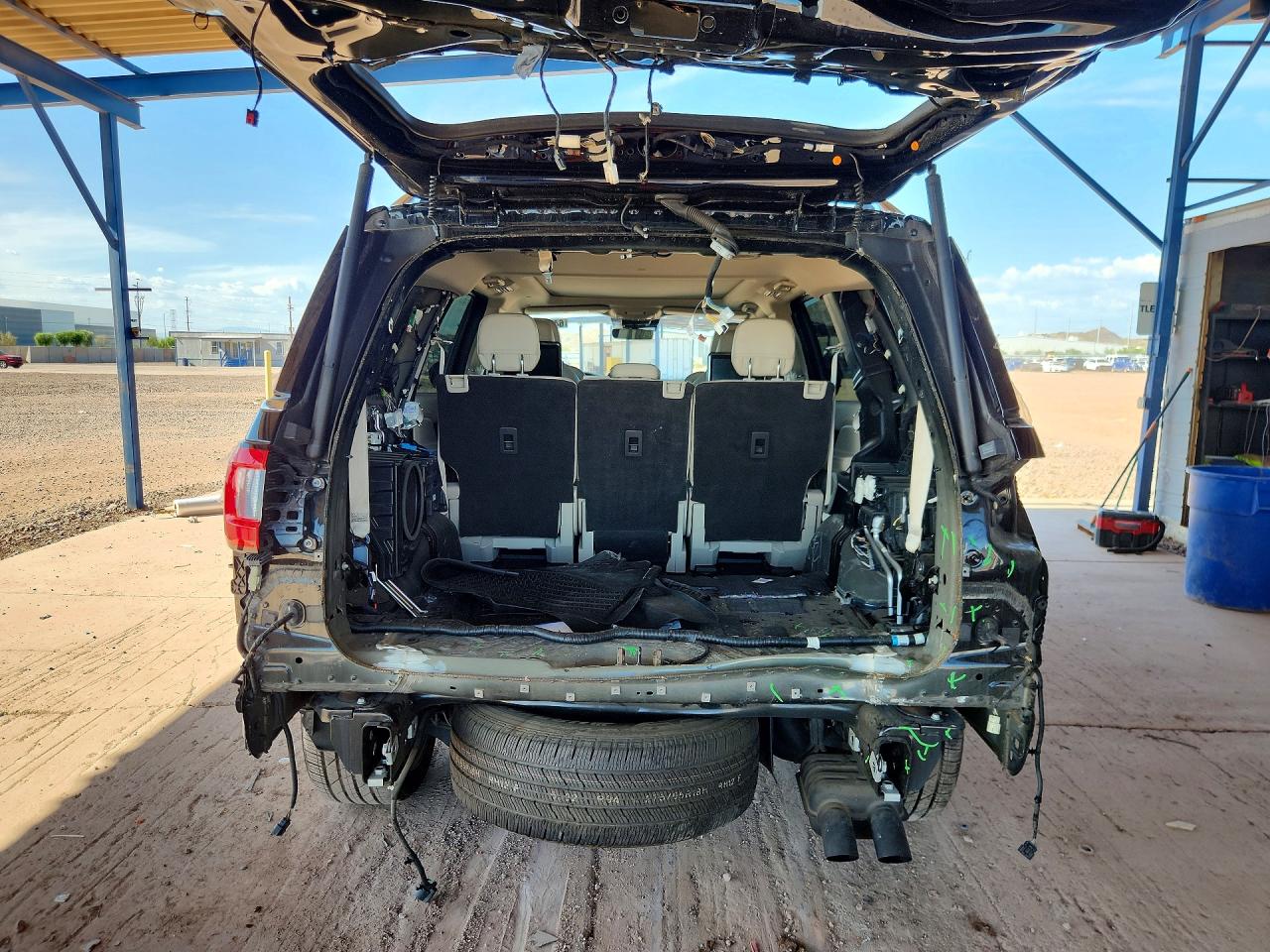 5LMJJ2LT0KEL24051 · 2019 LINCOLN NAVIGATOR · 6/13