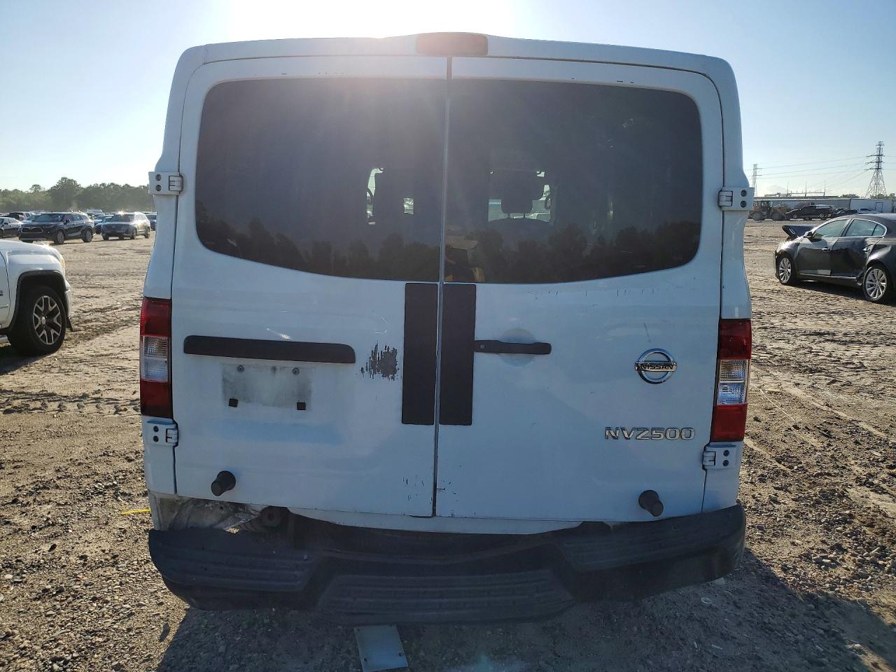 1N6BF0KYXHN800343 · 2017 NISSAN NV · 6/13