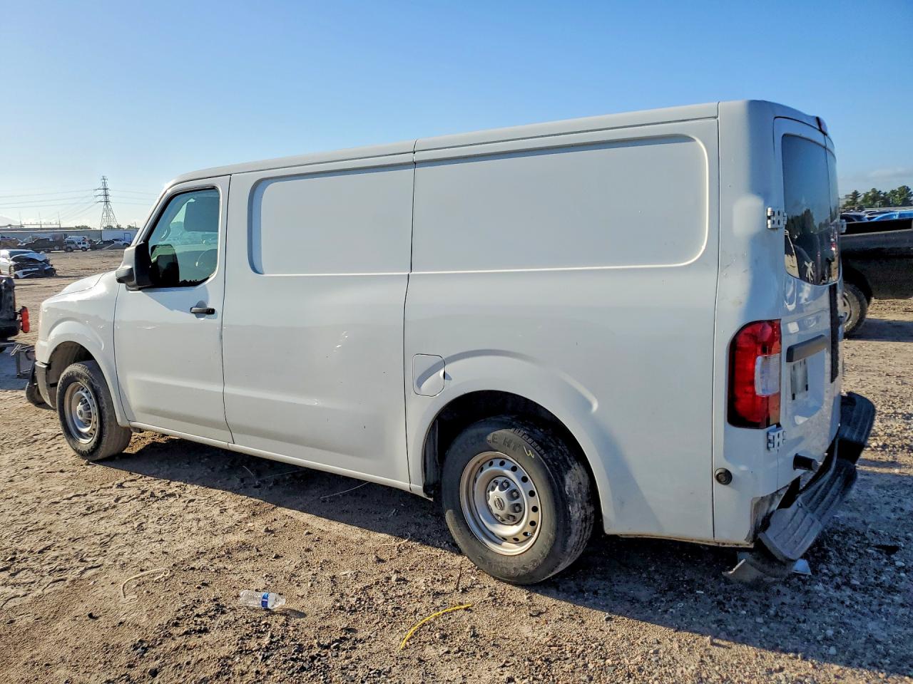 1N6BF0KYXHN800343 · 2017 NISSAN NV · 2/13