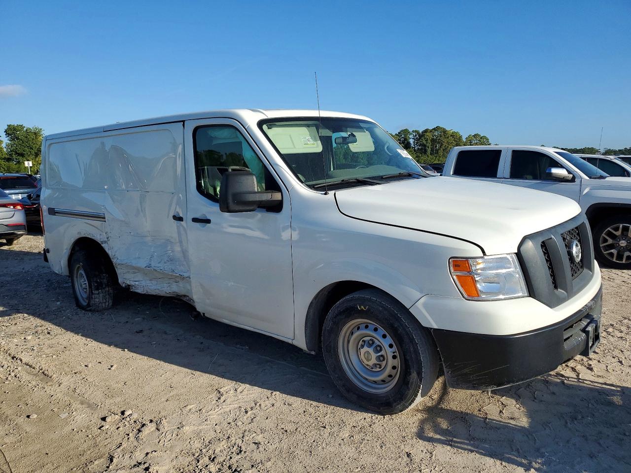 1N6BF0KYXHN800343 · 2017 NISSAN NV · 4/13