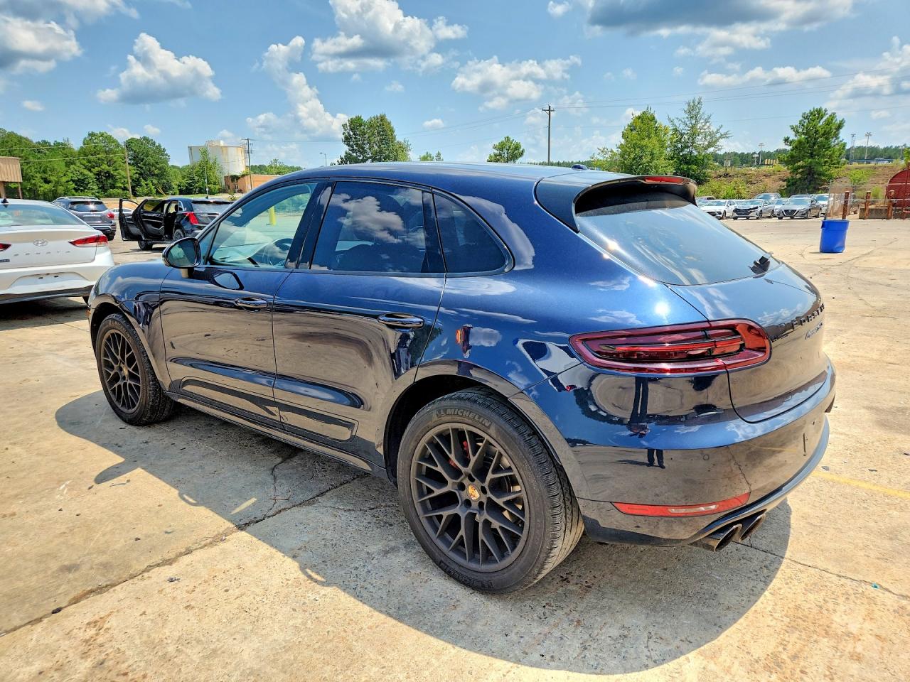 WP1AG2A59HLB55323 · 2017 PORSCHE MACAN · 2/12