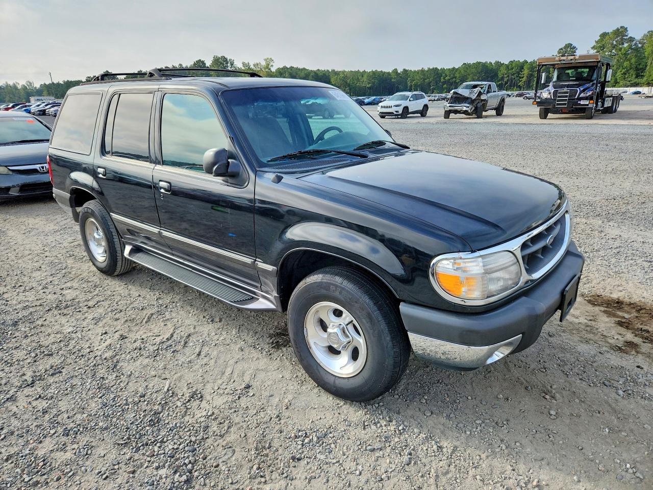 1FMZU73E2YZA15906 · 2000 FORD EXPLORER · 4/13